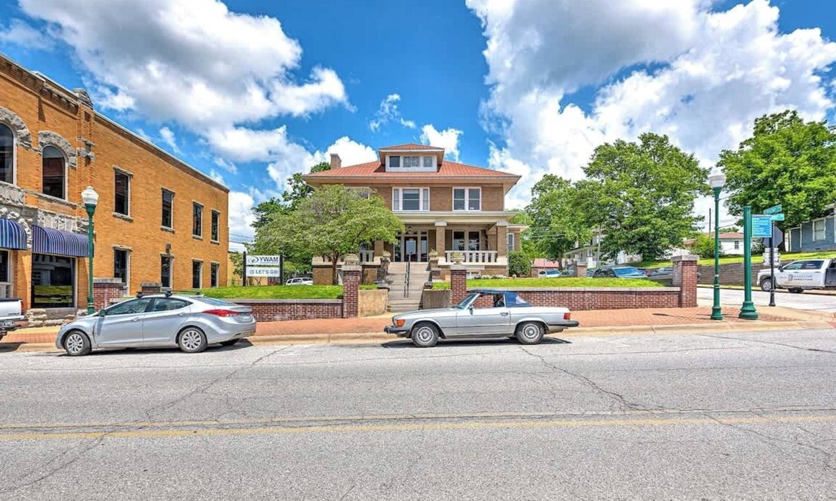 Siloam Springs House | The Broadway, #5 at the Historic Connelly Harrington