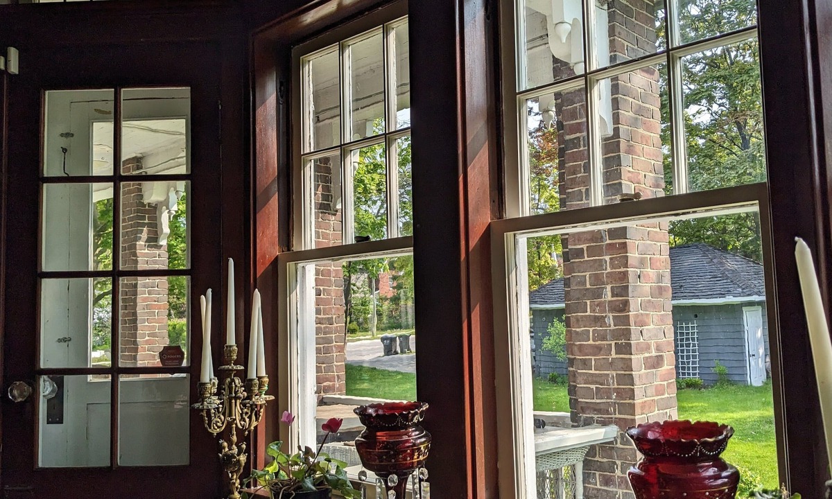 Midland Bed & Breakfast | The Captain's House bed & breakfast