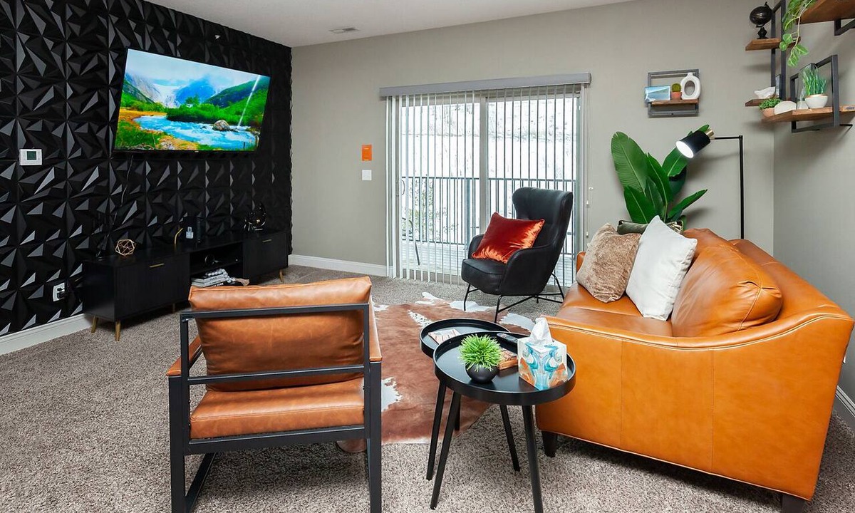 Booneville Apartment | The Carmel/Bold/Massage/Chair Spacious/3D Wall/Pool/Gym/Tanning Bed