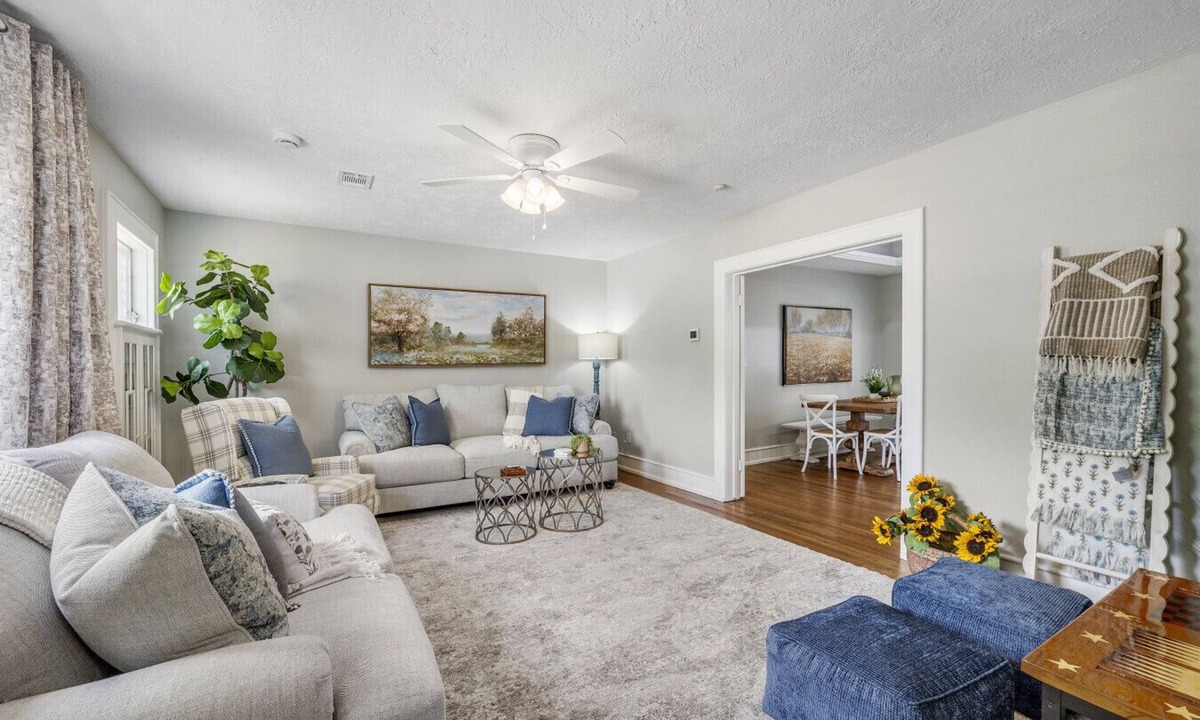 College Station House | The Cottage on Meadow 3 BR/2 BA, Central BCS, A&M, Legends Events Center