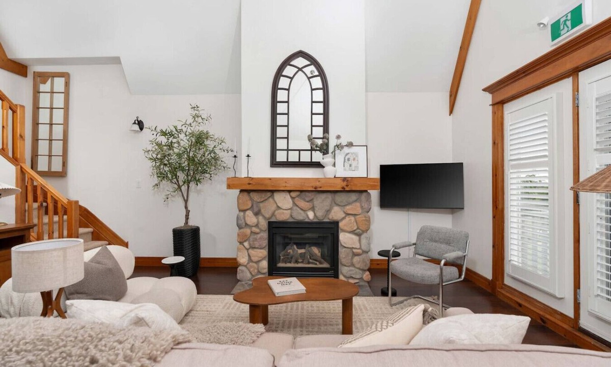 The Blue Mountains Condo | The Fairway: Home with Ski, Golf + Mountain Views