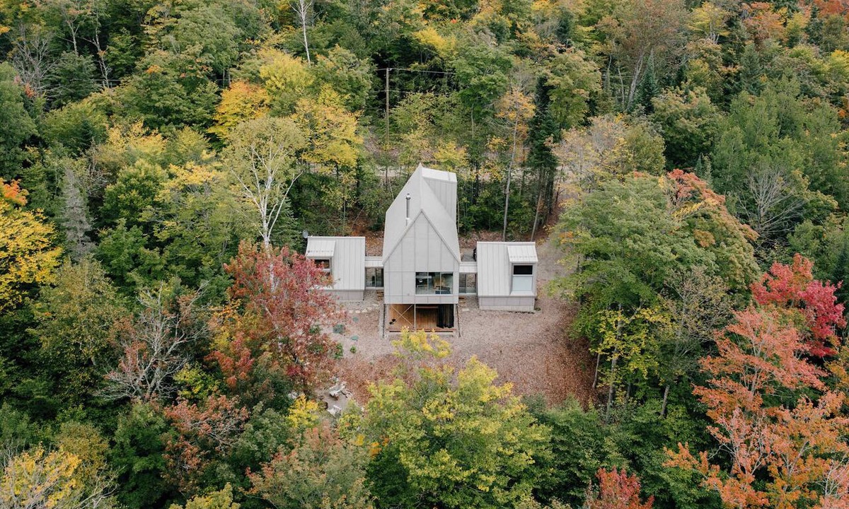 Chertsey Ski Chalet | The Gale