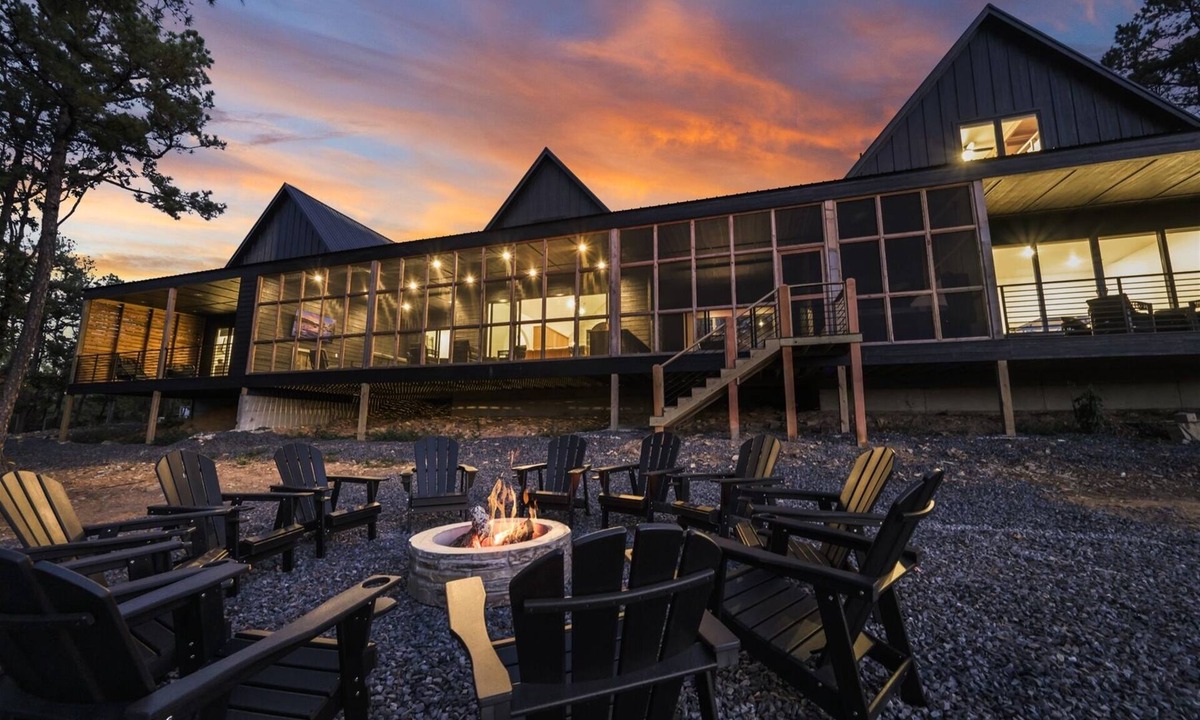 Pickens Cabin | The George|Modern Luxury|Sleeps 22|Spectacular Views