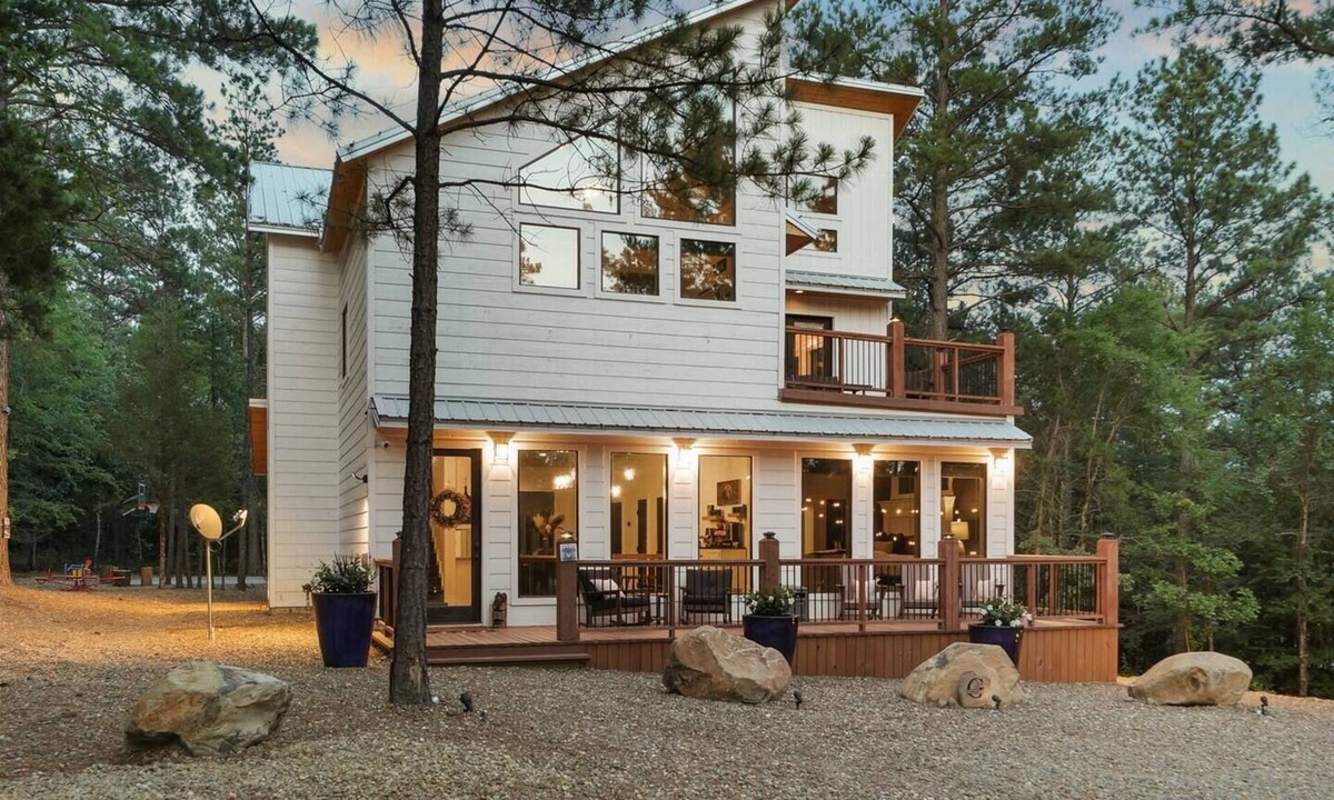 Pickens Cabin | The Grinning Bear|Sleeps 14|Basketball|Pickleball