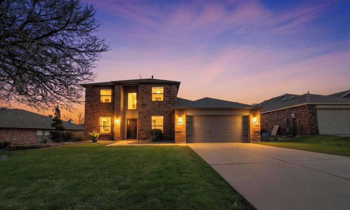Forney House | The Haven - King Beds - Games - Office - BBQ - Yard