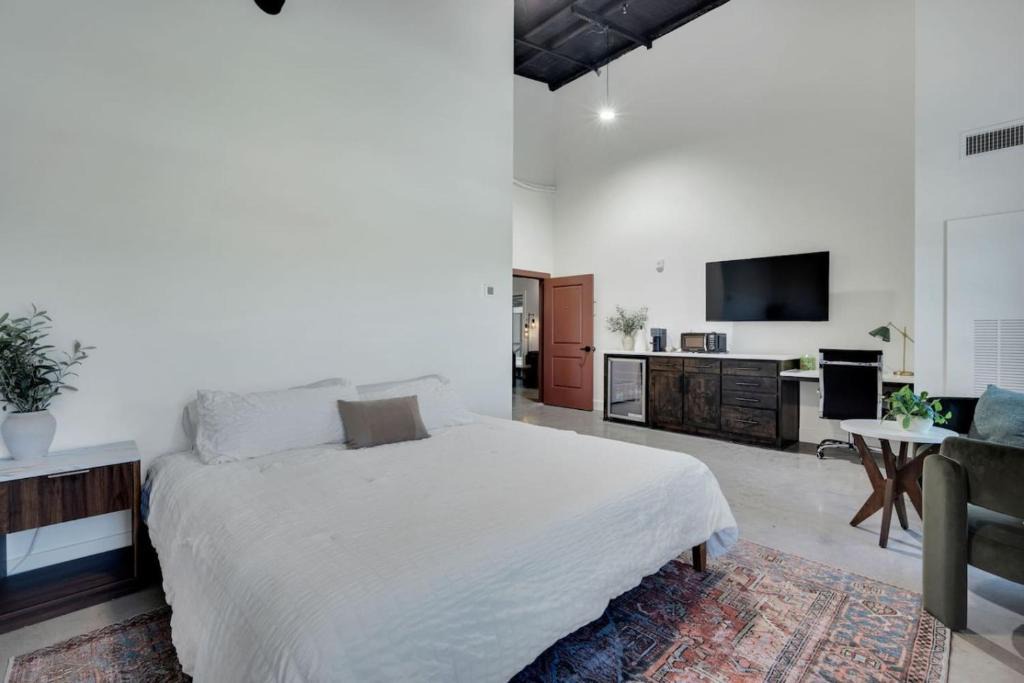 Midlothian Apartment | The Lawson District Bluebonnet Suite