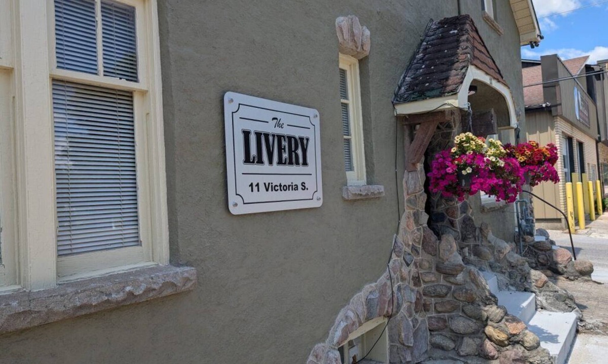 Walkerton House | The Livery
