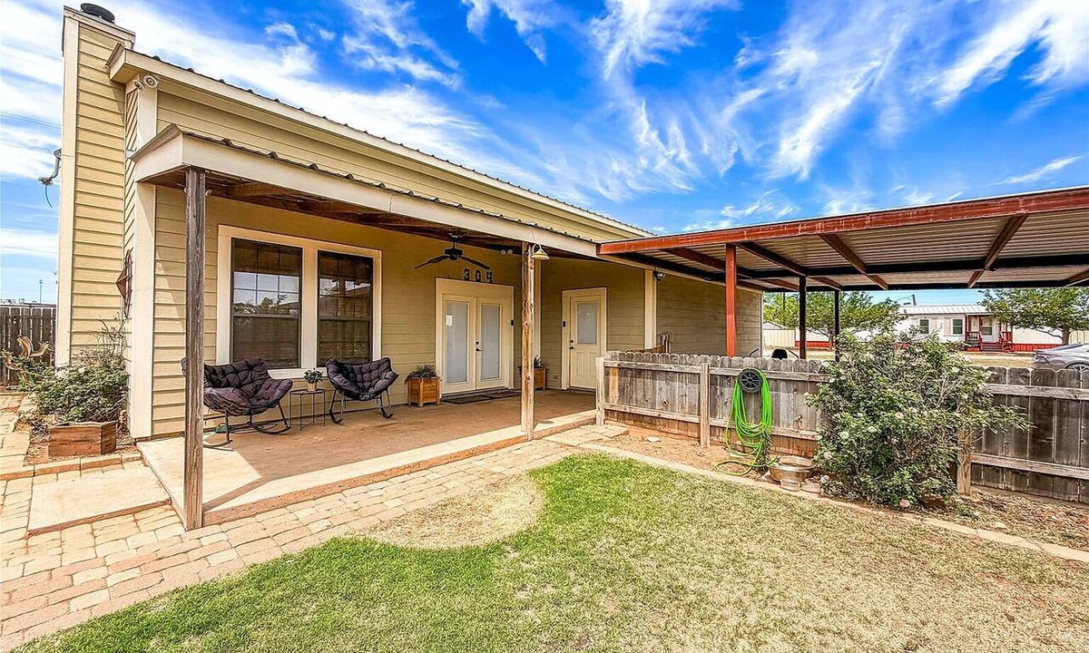 Aspermont House | The Madison- Hunters & Work Crews Welcome / Starlink Wi-Fi / Sleeps 8 / Fire Pit