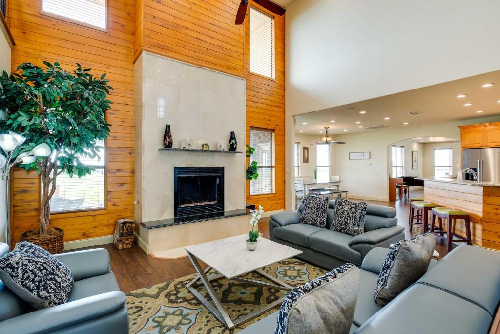Westminster House | ‘The Oasis Ranch’ 20-Acre Ranch in Whitewright!