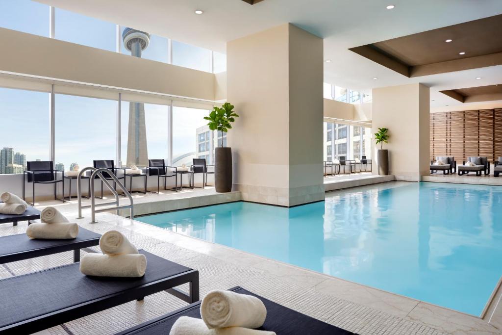 Toronto Entertainment District Hotel | The Ritz-Carlton, Toronto