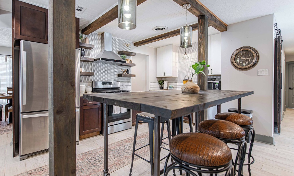 College Station House | The Rustic Retreat! With a Game Room & Hot Tub!