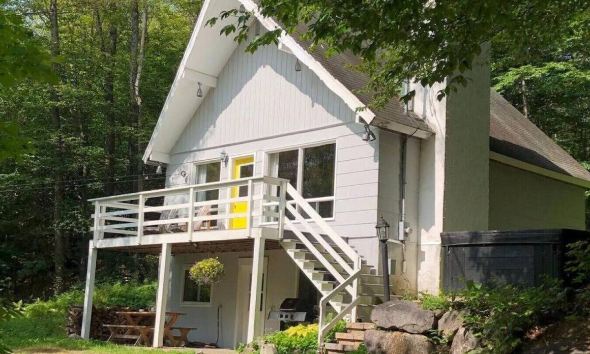 St-Adolphe-d'Howard Ski Chalet | `The Sweet Escape` Chalet Douce Evasion St Adolphe