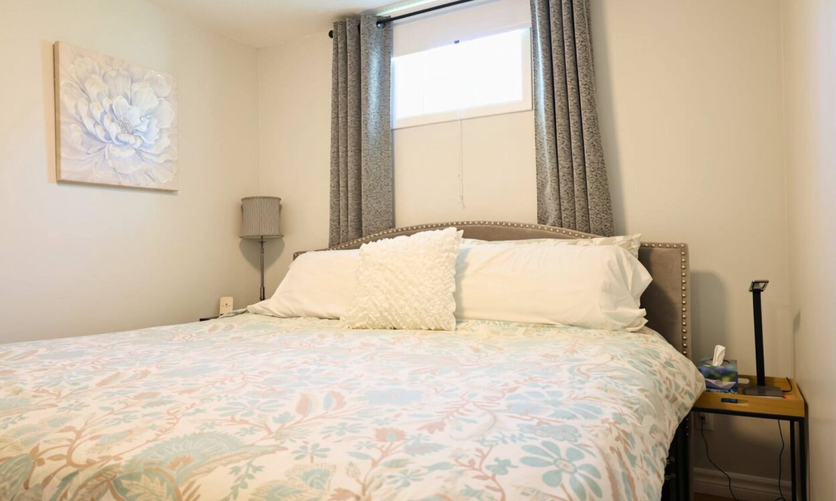Cochrane Apartment | The Tower Inn - Central Apartment Newly Renovated