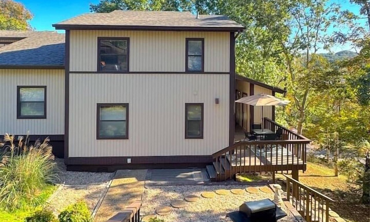 Holiday Island House | The Treehouse on Table Rock