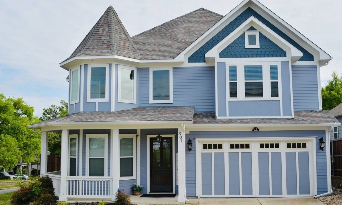 McKinney House | The Victorian-2 Min Walk to Historic Downtown McKinney + Game Room