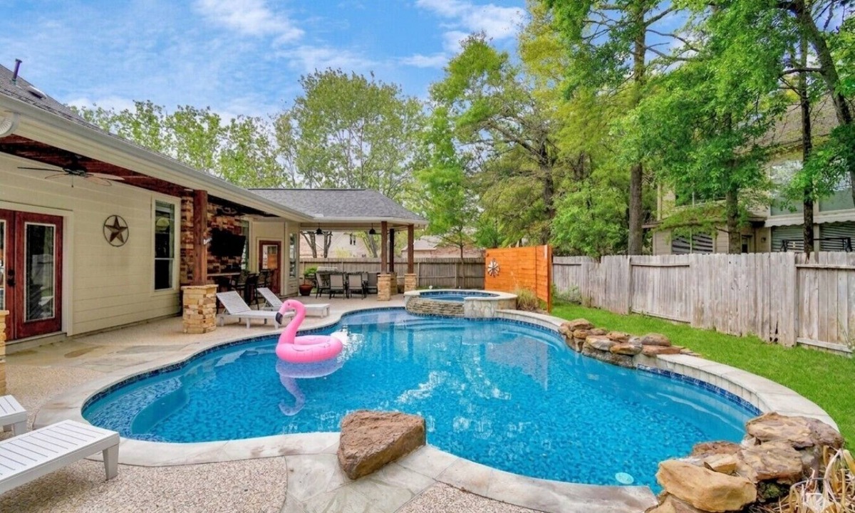 College Park House | The Woodlands Escape with Heated Pool and Game Room