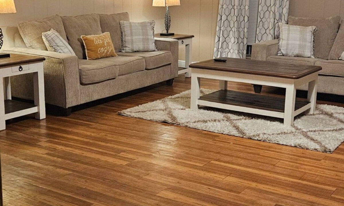 Summit House | This beautiful, spacious, cozy home is located right in the heart of Summit, MS.