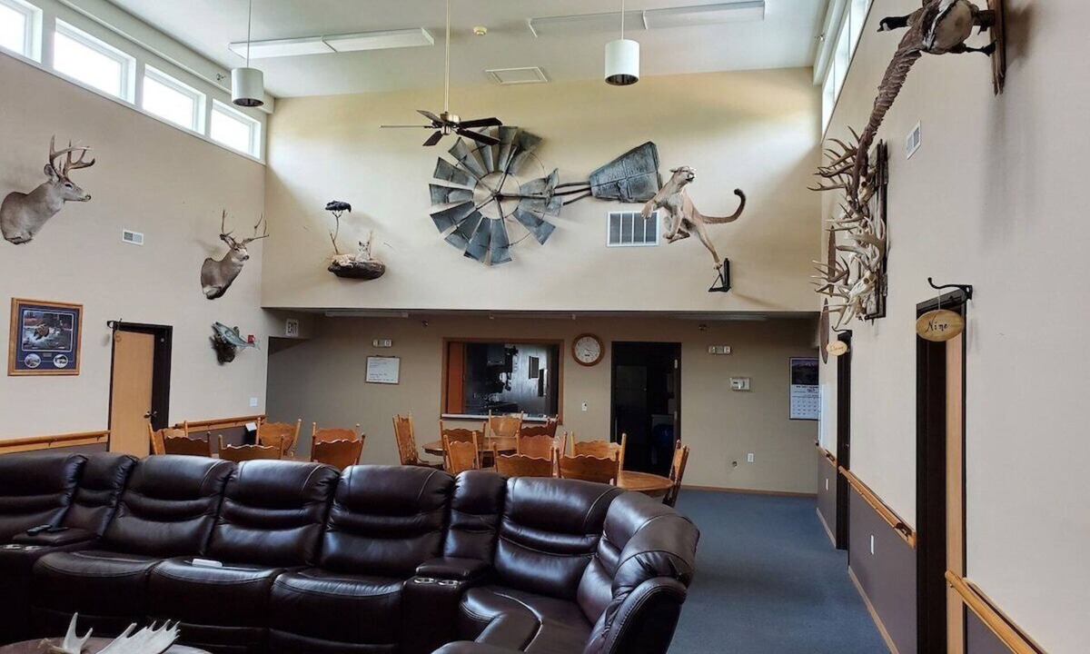 Boyd County Cabin | Three Rivers Lodge Room #10