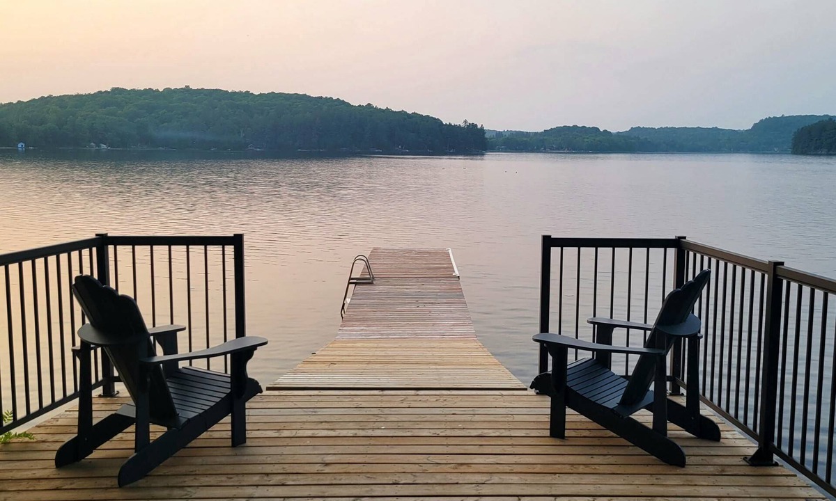 Muskoka Lakes Cottage | Timber Rock Cottage- Lakefront Muskoka - Fall Getaway