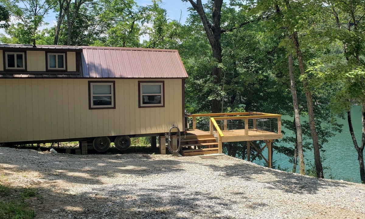 Garfield House | Tiny Cabin-Lakefront Perfect Escape for 1 or 2 Guests; King Size Bed in Loft.