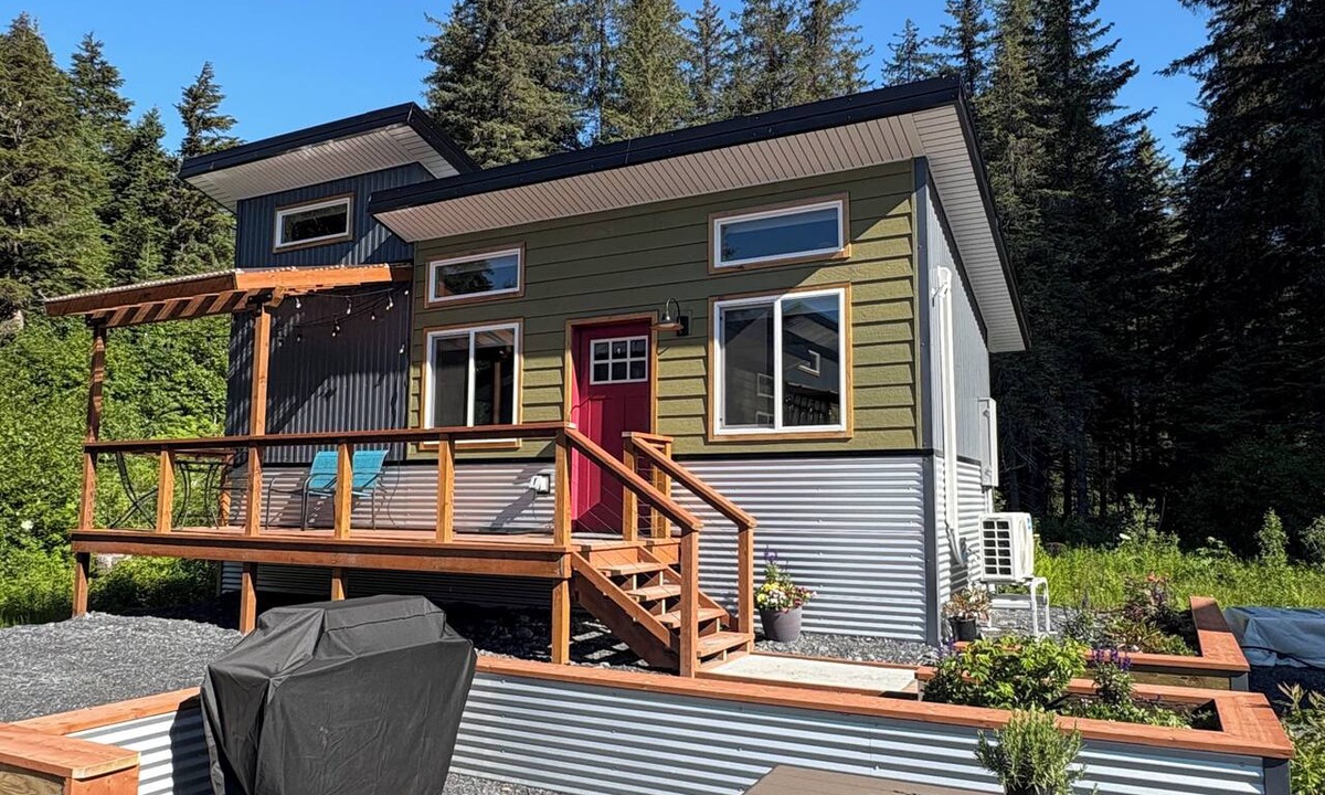 Bear Creek Cabin | Tiny House w/Forest Deck - Spruce Woods Acre
