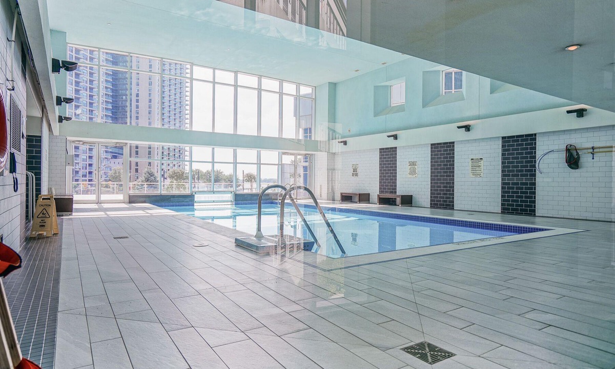 Toronto Entertainment District Condo | Toronto DT waterfront lakeview unit, minute walk to CN Tower, Convention Center,