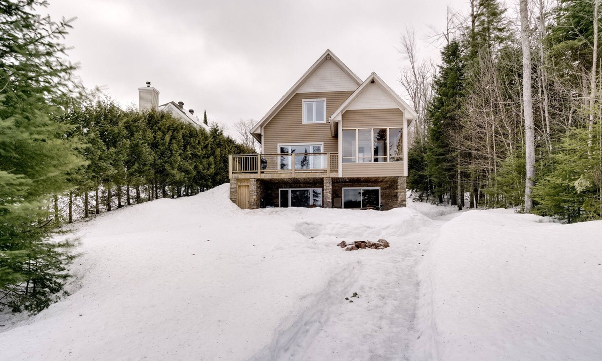 Saint-Faustin-Lac-Carre Ski Chalet | Tour du Lac: Lake access via Private Dock (Kayaks) and Spa