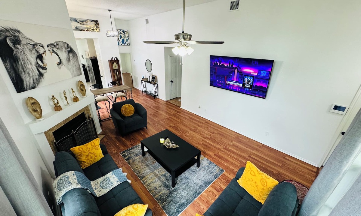 Grand Prairie House | Tranquil Getaway: Experience Little House in the Prairie