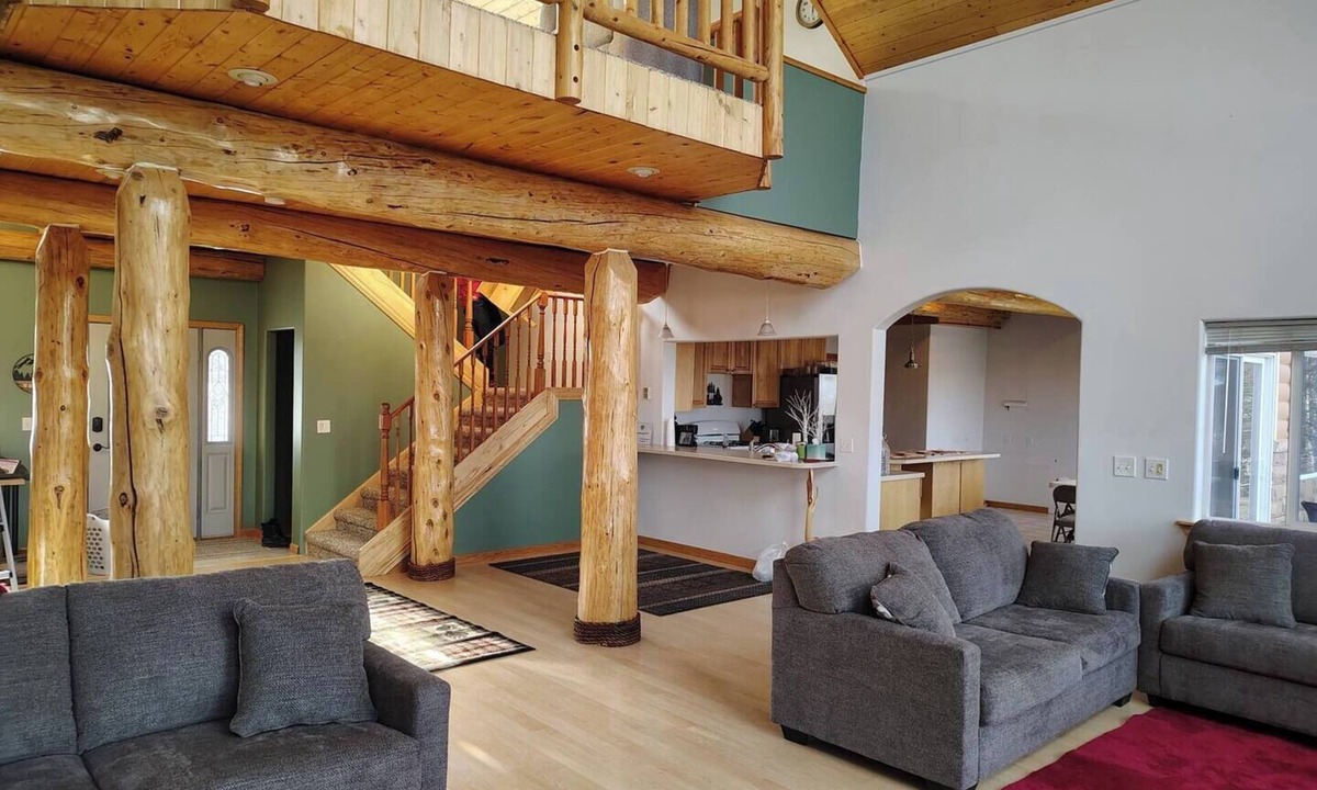 Kalifornsky Cabin | Tranquil lodge with a million-dollar view in Kenai - 4 bedrooms available