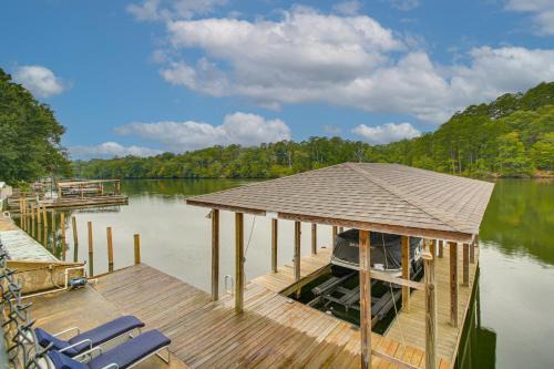 Mid America House | Tranquil Views: Riverfront Retreat in Hot Springs!
