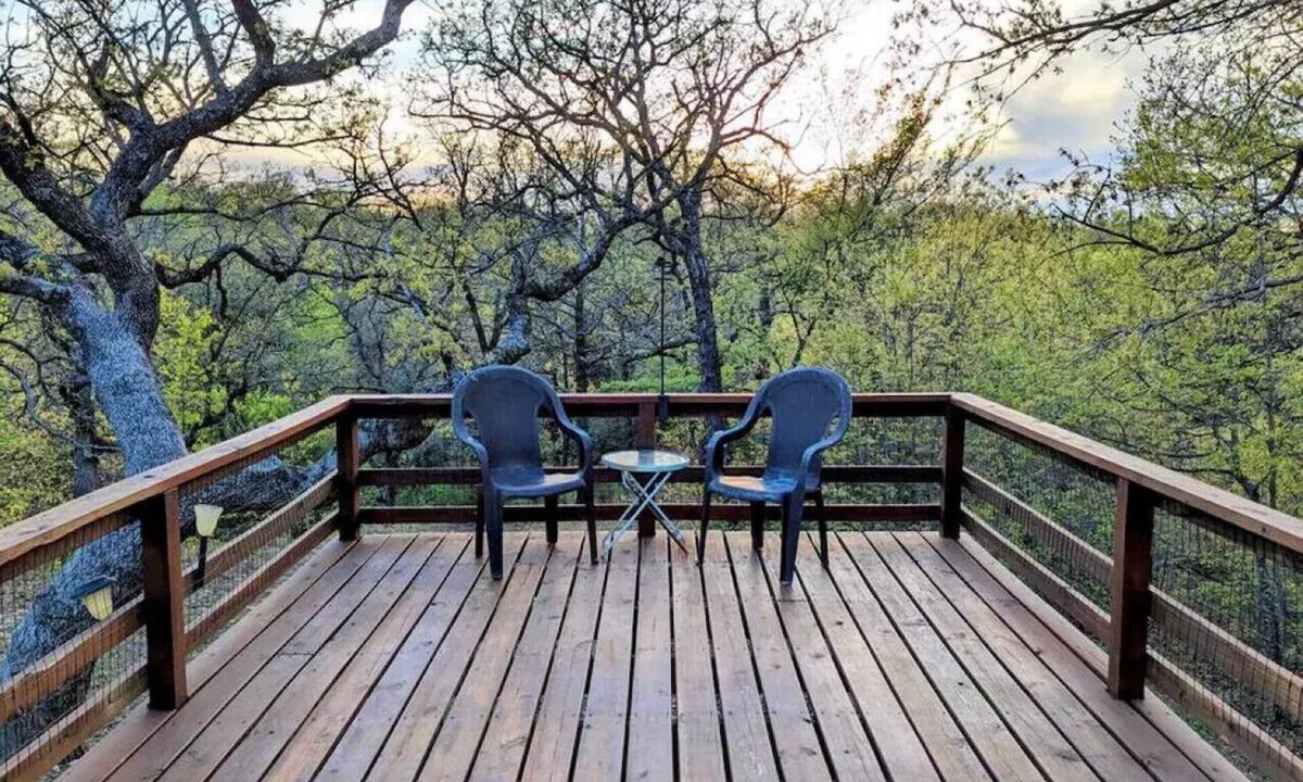 Davis House | Treehouse Hideaway - Your Home Away from Home