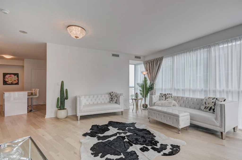 Niagara Apartment | Trendy 3 BD Condo KING ST. WEST heart of TO