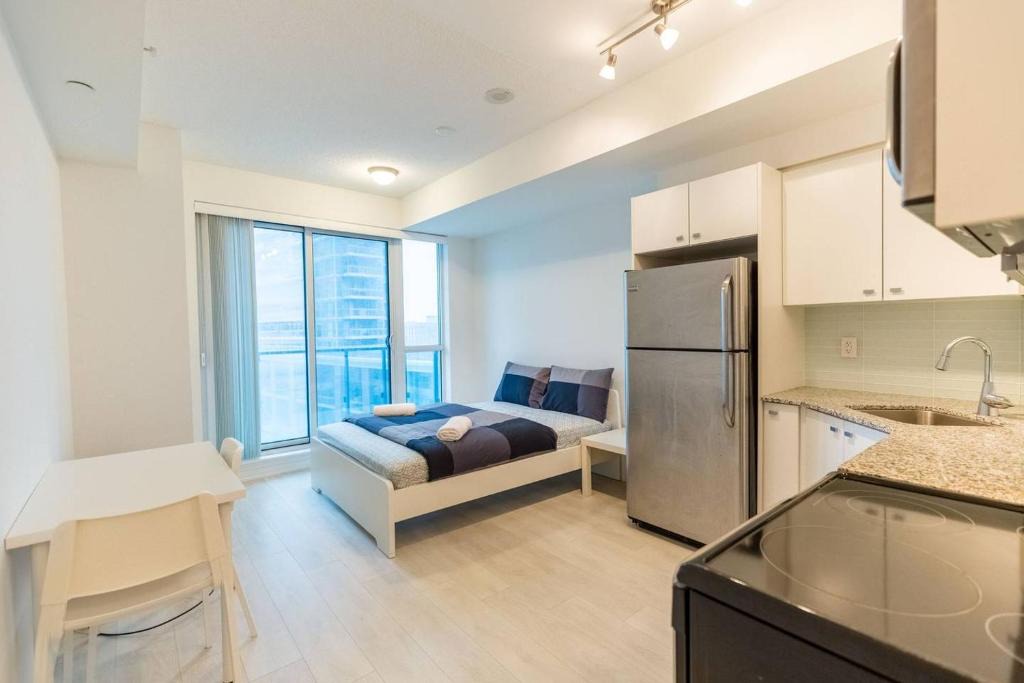 King West Village House | Trendy & Modern Studio near Exhibition Place