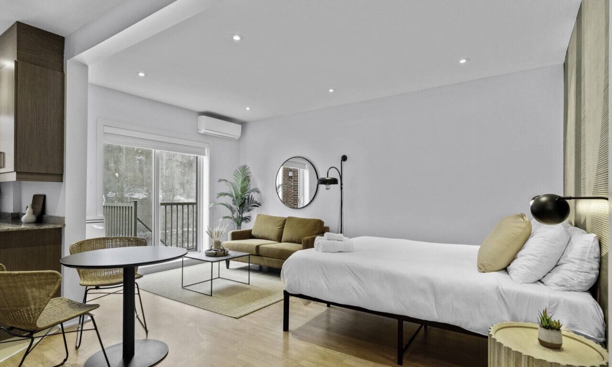 Little Italy Apartment | Trendy Open-Space Studio by Jean Talon Market