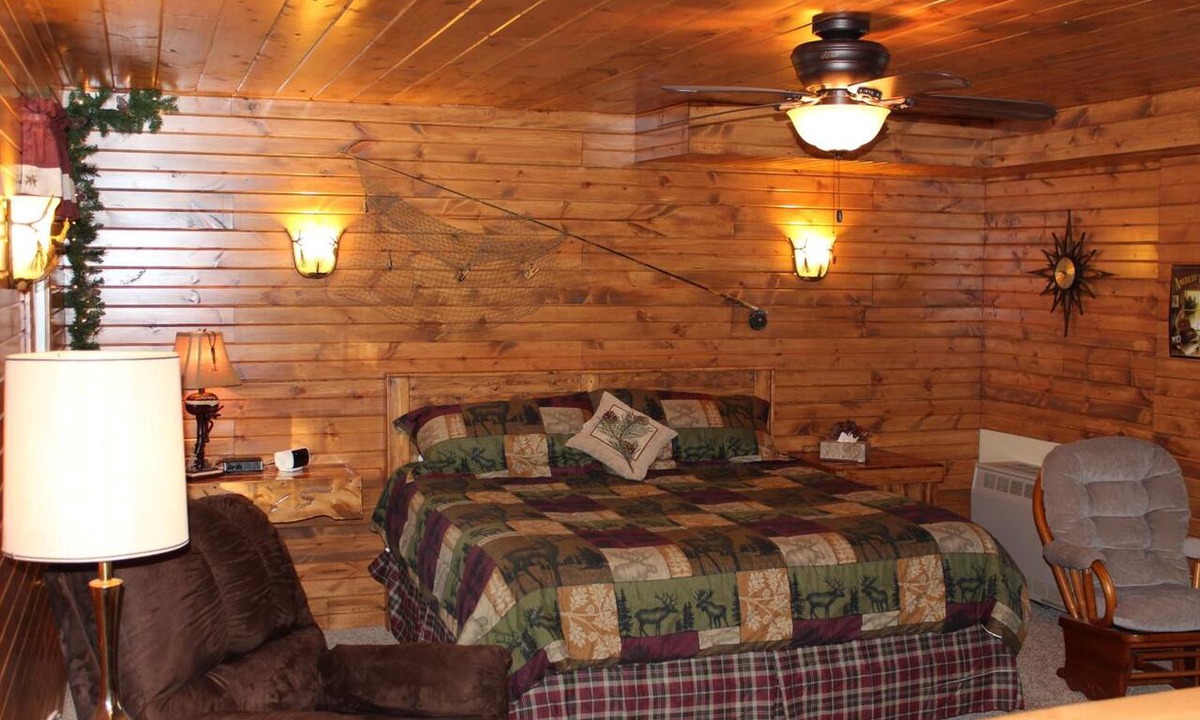 Marquette Cabin | Trickling Waters Retreat