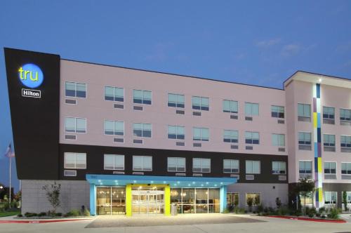 Bryan Hotel | Tru by Hilton Bryan College Station