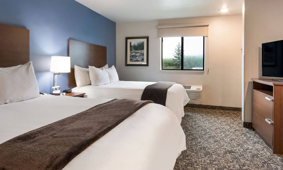 Brookings Hotel | Two Queen Beds w/Recliner – Perfect for Adventure, Relaxation & Downtown Access
