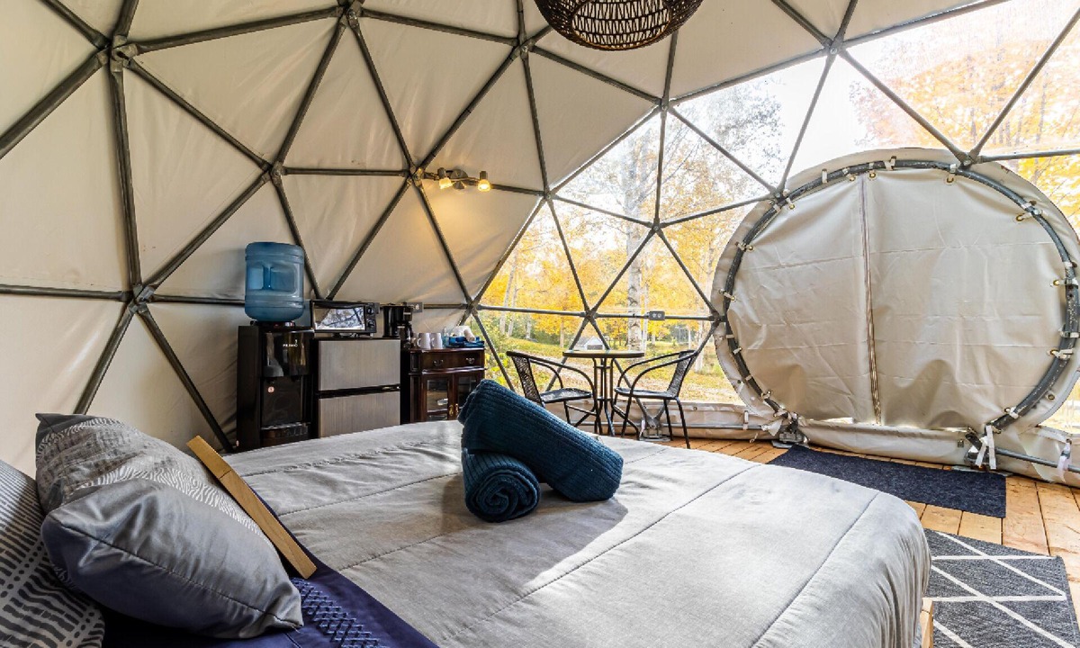 Notre-Dame-Auxiliatrice-de-Buckland Ski Chalet | Unique dome experience: comfort, kitchen, lake, campfire. Open mid-May to Octobe