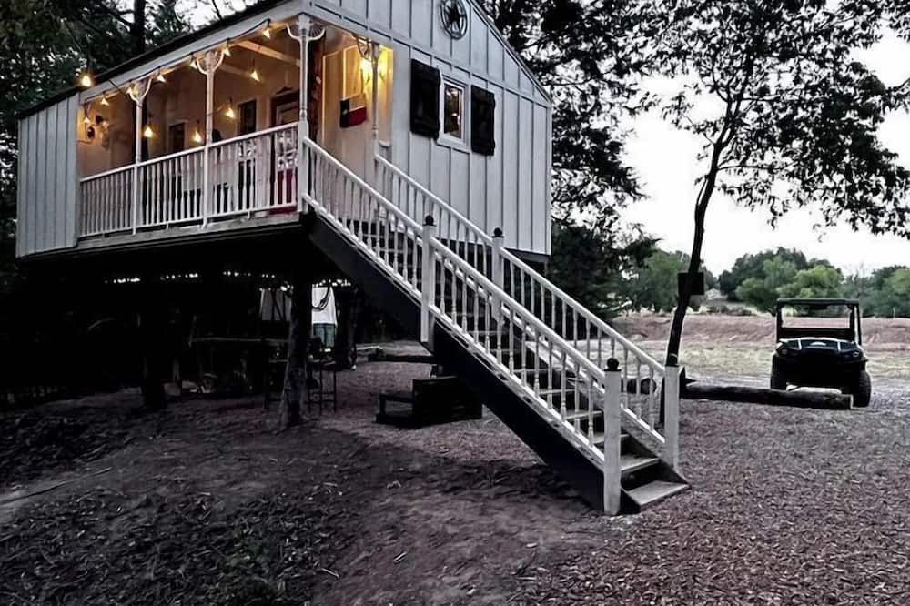 Rosston Cabin | Unique Treehouse on Working Farm in Texas, Perfect for Rustic Weekends in Nature