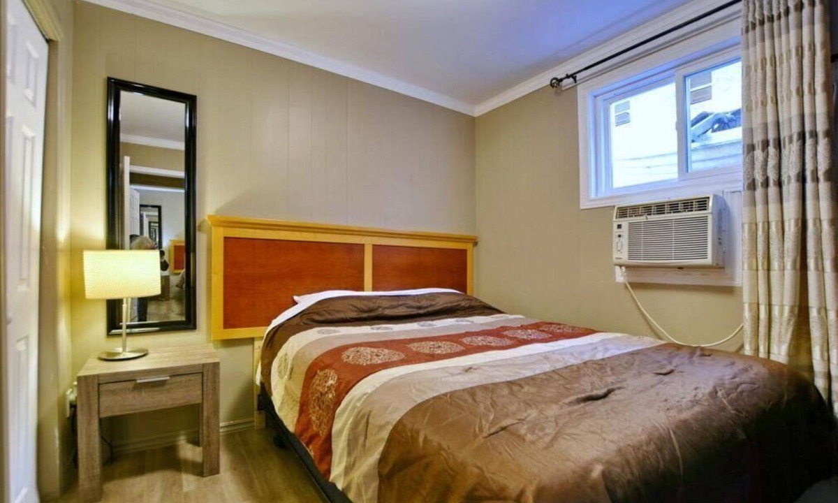 Wasaga Beach Cabin | Unit 1 2BR Beach Suite Walk to Beach (5 Min) BBQ Parking