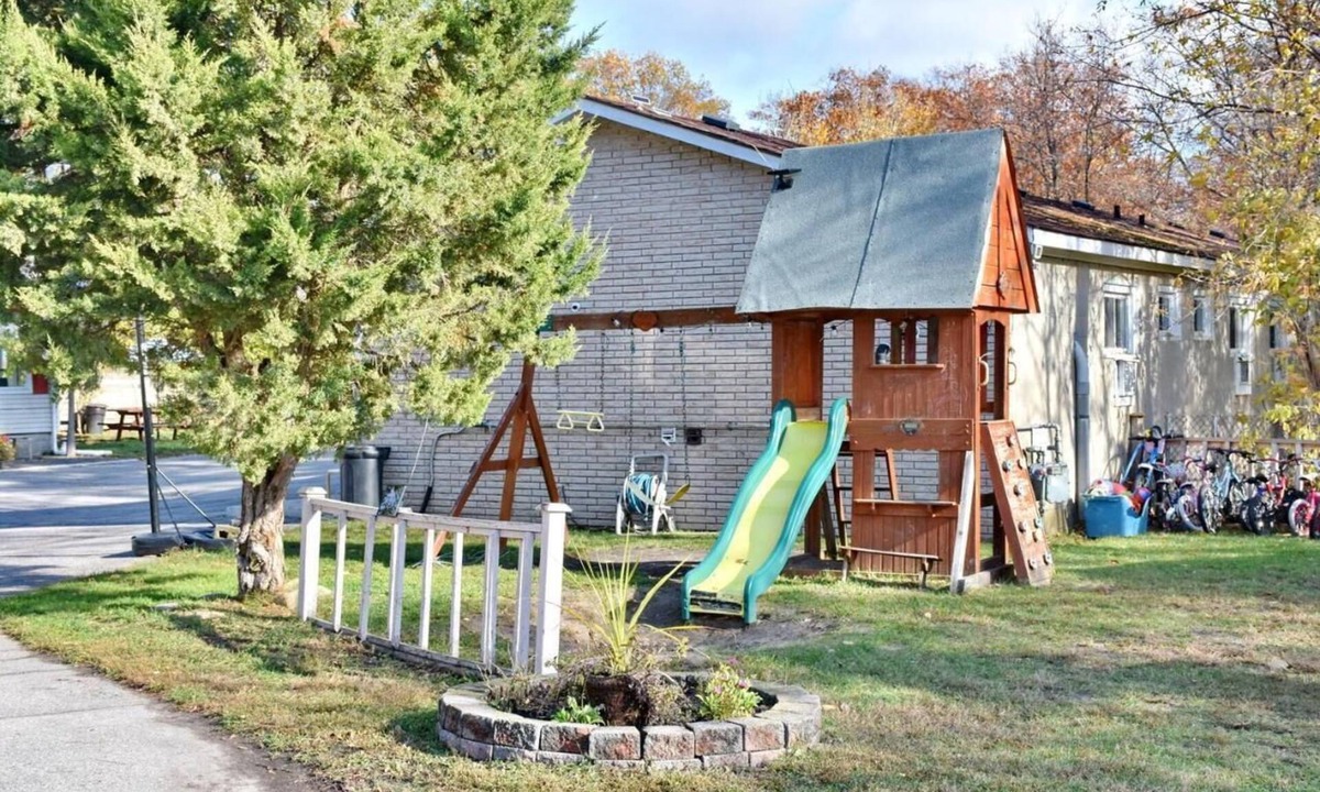 Wasaga Beach Cabin | Unit 3 Beach Escape 2BR Suite Steps to Sand BBQ Parking