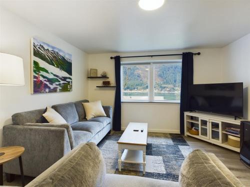 West Juneau House | Updated Douglas Apartment, Near Downtown and Skiing