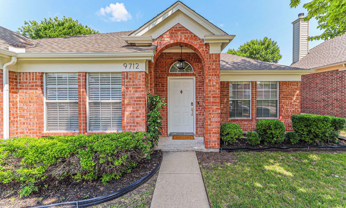 Frisco House | Upscale Home w/Pool, Arcade & More!