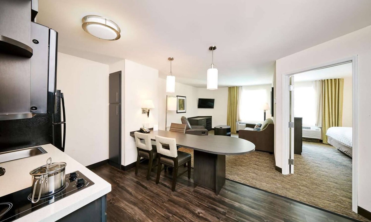 Bryant Pattengill West Hotel | Vacation is Calling! 3 Posh Units, Short Drive to Ann Arbor Hands-On Museum