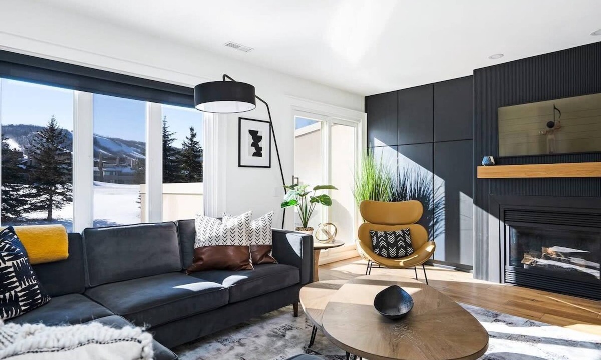 The Blue Mountains House | View to Blue | Modern Escape Walk to Village