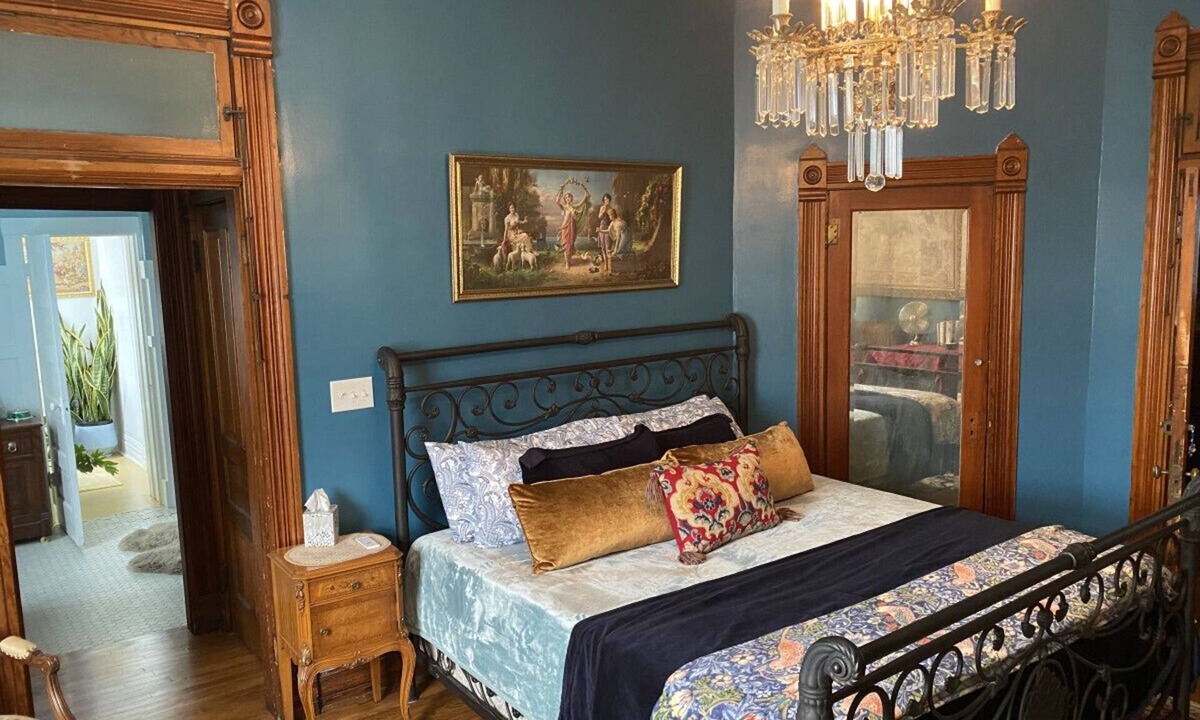 St. Joseph Bed & Breakfast | Vineyard Mansion - Emma Room - 1 King Bed