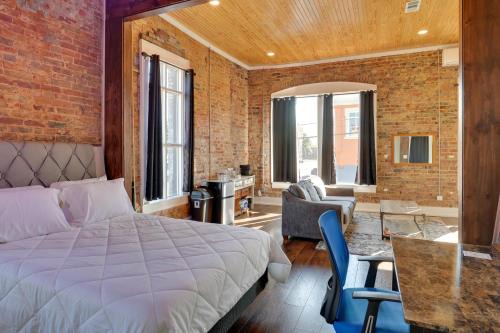 Marshall Apartment | Walk to Courthouse Sq! Loft-Style Marshall Studio