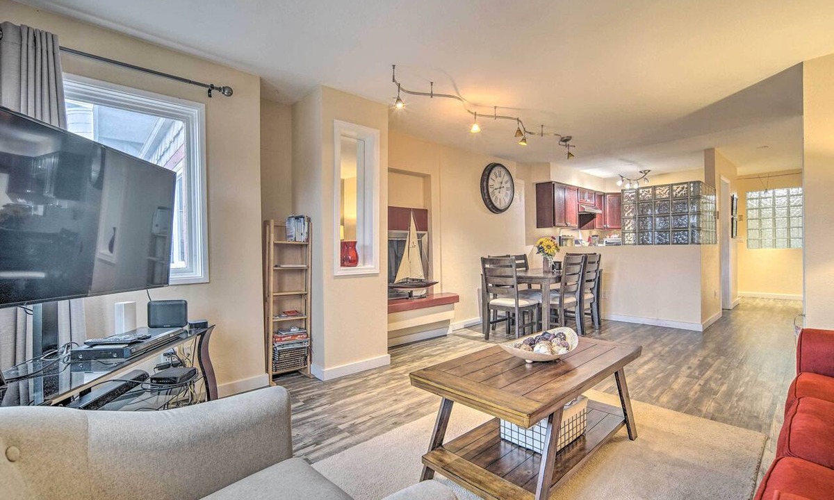 South Addition Apartment | Walk to Downtown & Coast Trail: Condo in Anchorage