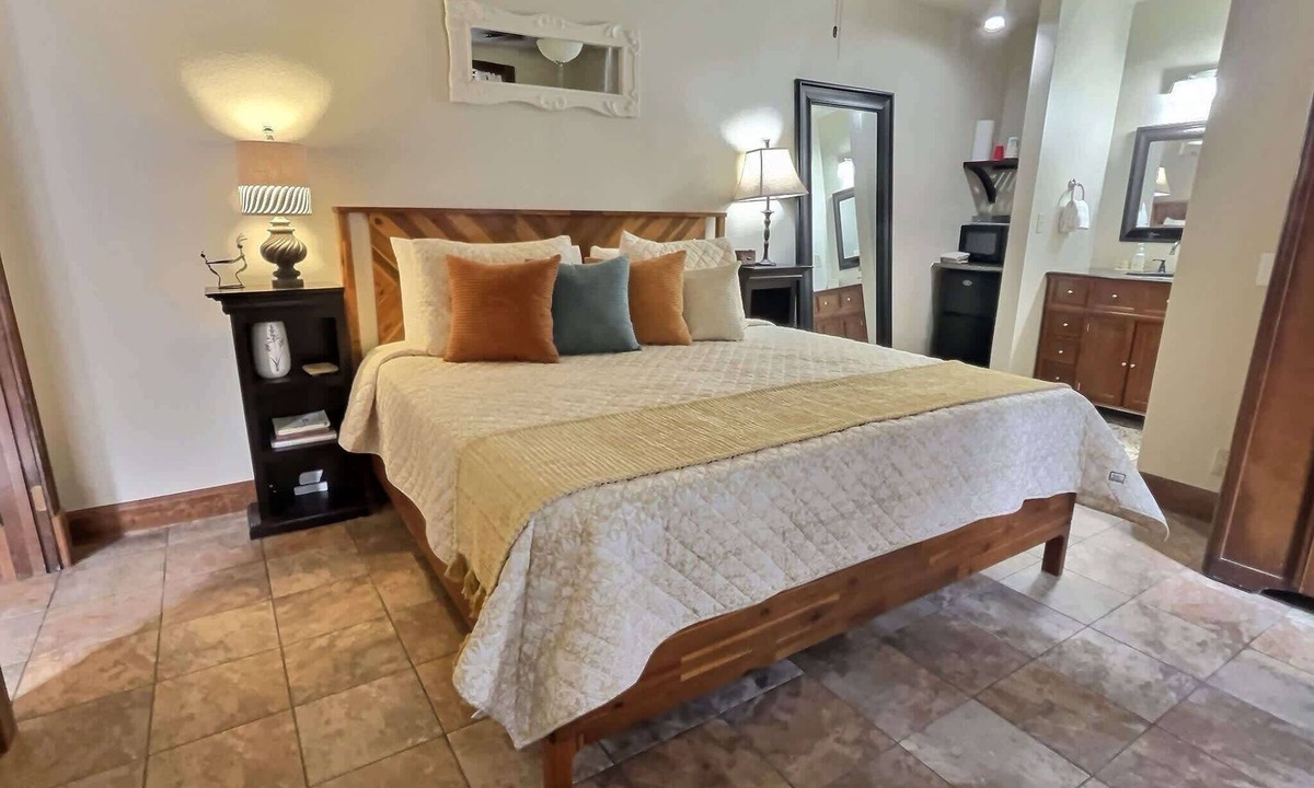 Eureka Springs Historic District Condo | Walk to Downtown | Parking | King Bed | Patios