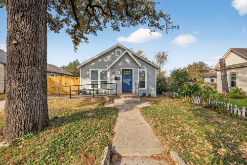 Central Arlington House | Walk to stadium! Cozy 2BR home - historic district